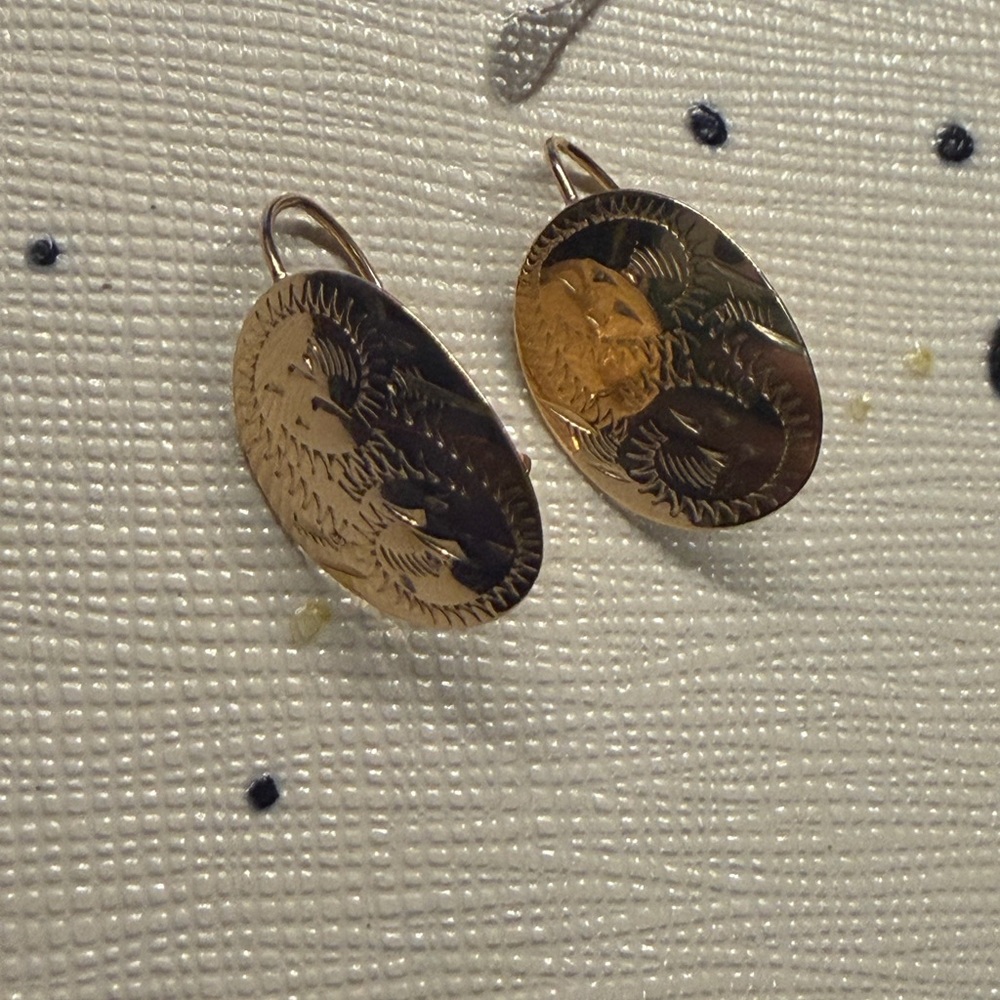 Elegant vintage 14k Gold Oval Earrings
